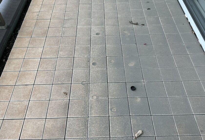 浦安市マンション修繕工事の前に🧱ベランダタイルの迅速回収処分ご依頼！！