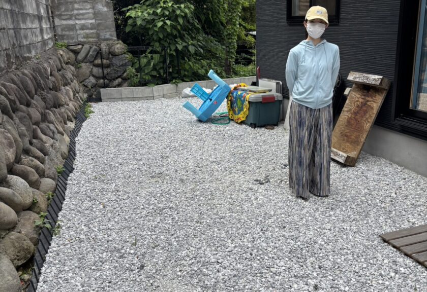 【千葉県野田市】庭の砂利や砕石の処分でお困りですか?自治体で捨てられない石や土の即日回収・撤去ならクリーンワークスへ🚌💨🌱
