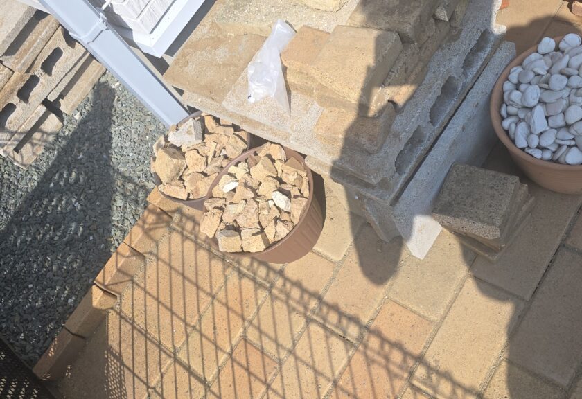 【千葉市緑区】レンガ・コンクリートブロック・砂利・庭石を即日回収！一戸建て裏庭の重量物を狭い路地から15分で撤去😍🌱